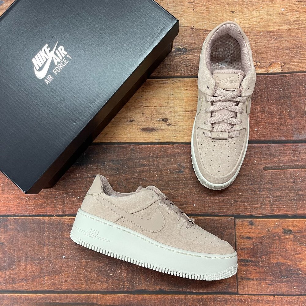 Nike Women's Air Force 1 Sage Low